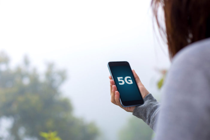 U.S. wireless carriers plan to launch 5G with hotspots, not phones